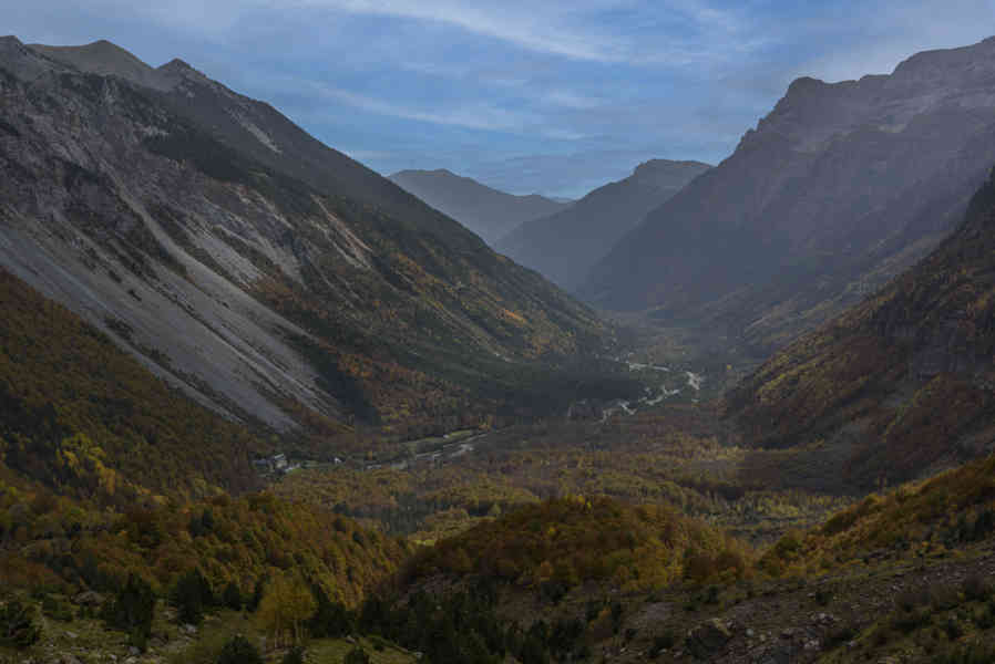 Huesca - parque nacional de Ordesa y Monte Perdido - valle de Pineta 22.jpg